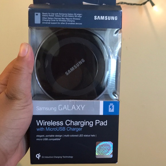 Samsung Galaxy Wireless Charging Pad - Picture 1 of 1